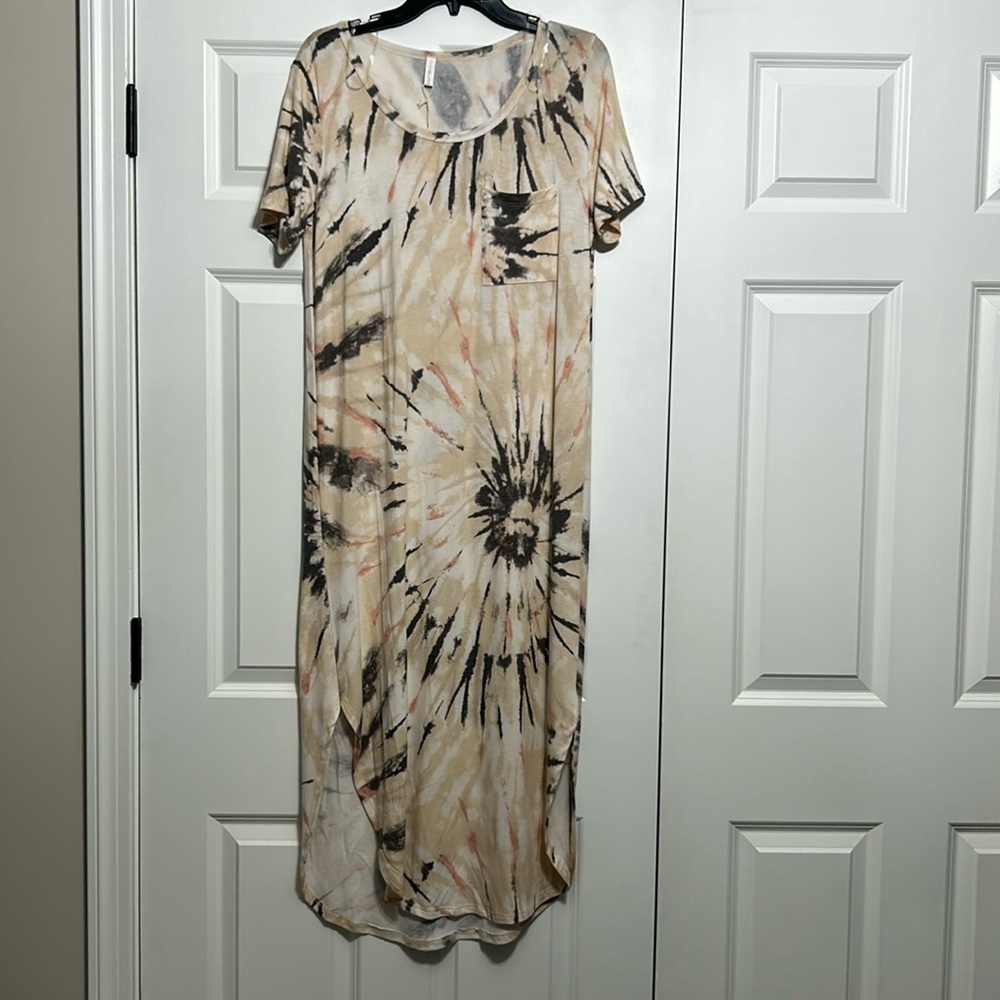 NWT Pink Blush cream tie dye curve hem dress-small